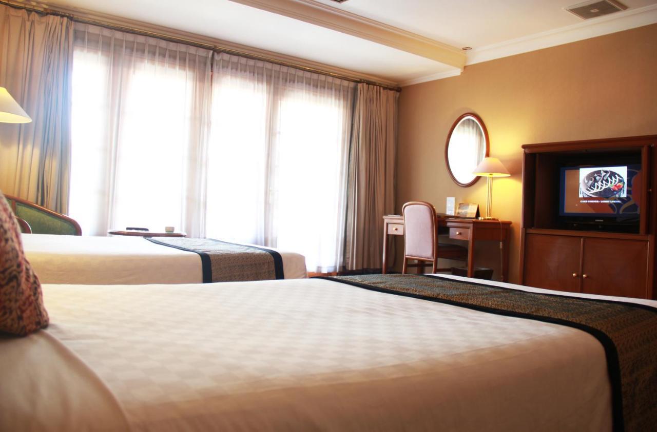 Singgasana Hotel Surabaya Oda fotoğraf