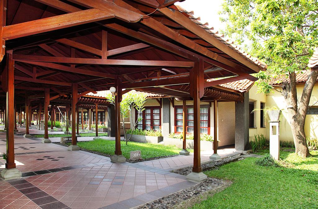 Singgasana Hotel Surabaya Dış mekan fotoğraf