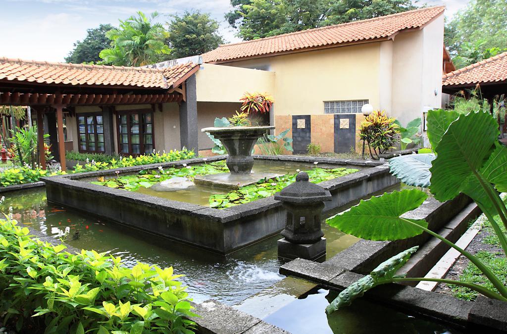 Singgasana Hotel Surabaya Dış mekan fotoğraf