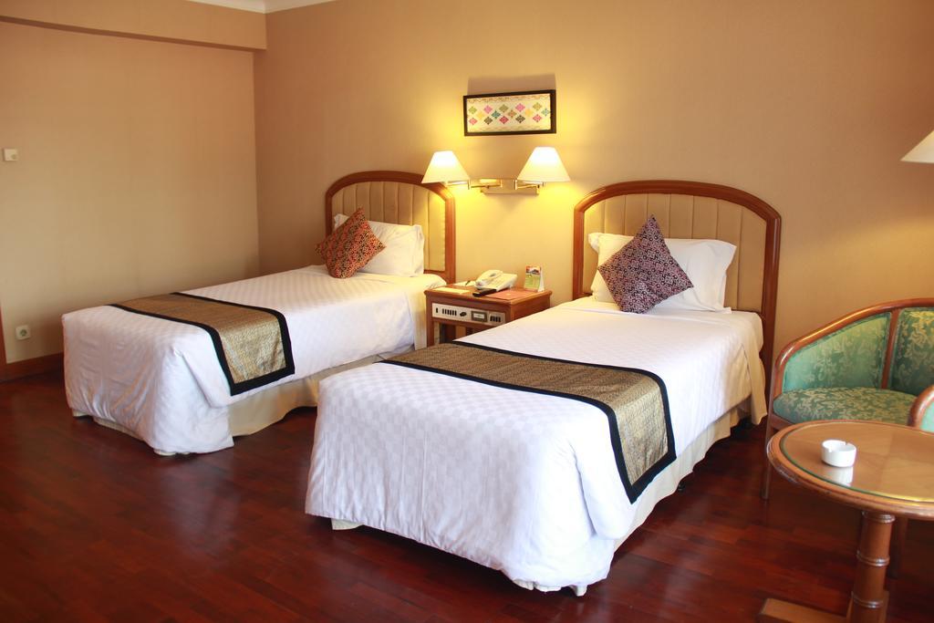 Singgasana Hotel Surabaya Oda fotoğraf
