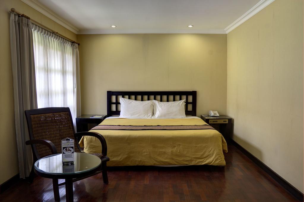 Singgasana Hotel Surabaya Oda fotoğraf