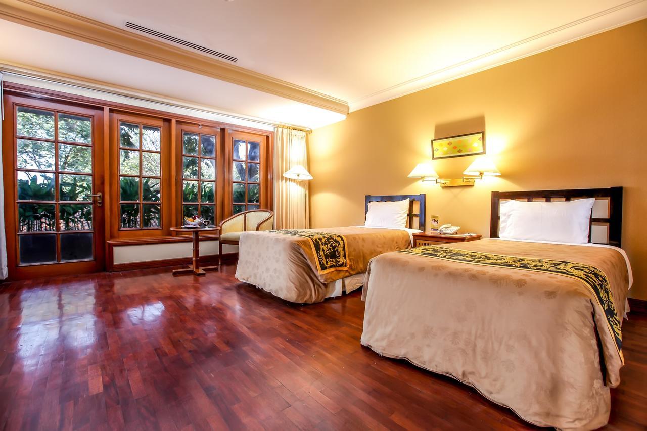 Singgasana Hotel Surabaya Dış mekan fotoğraf