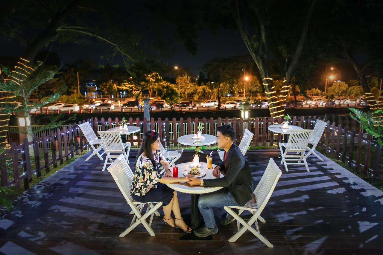 Singgasana Hotel Surabaya Dış mekan fotoğraf